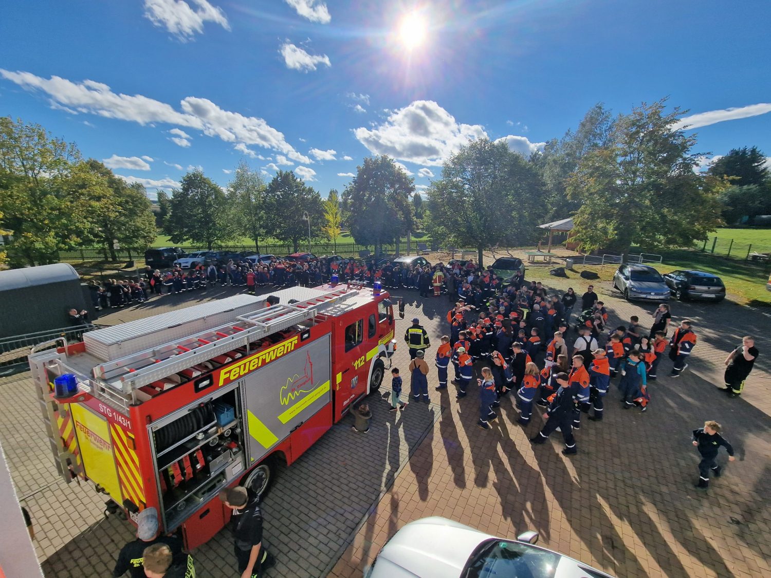 Die versammelten Mannschaften des Geländespiels 2023 in St. Gangloff