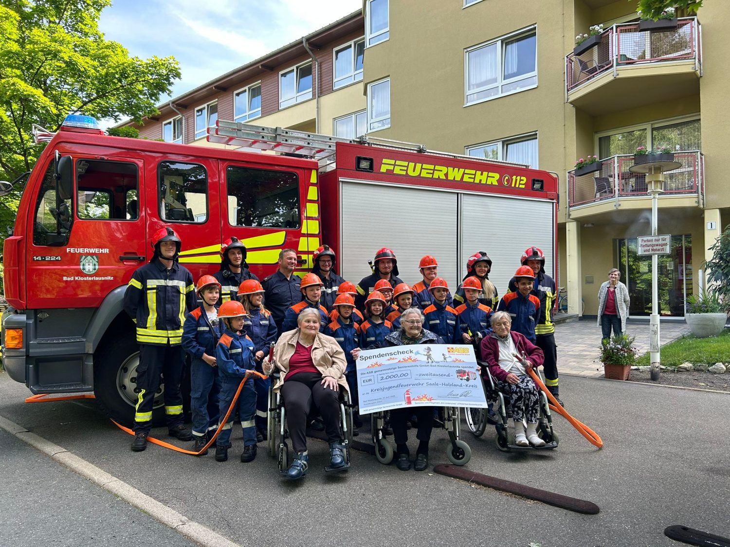 Wenn Feuerwehrsirenen am Seniorenheim heulen – eine Übung mit Herz und großer Geste